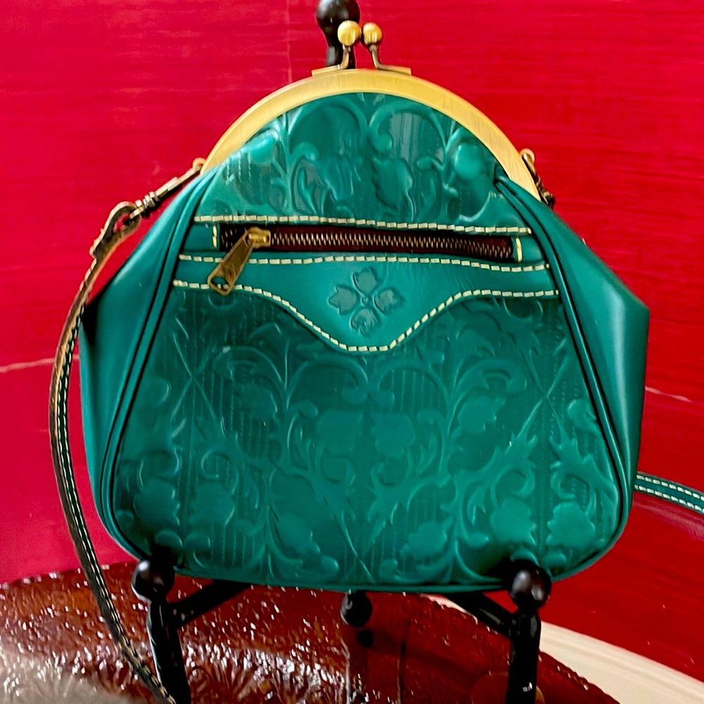 Patricia Nash green leather purse